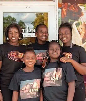 The Saint Louis Saveurs team in matching shirts